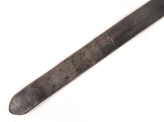 Zweidornkoppel für Führer von Parteiverbänden. Schwarzes Leder, Höhe 44mm, die Schließe und der Riemen mit RZM Markierung.  Gesamtlänge 112cm