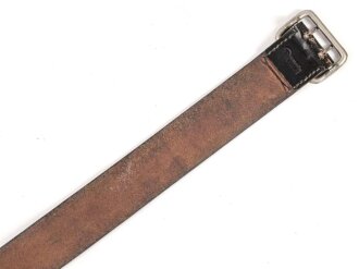Zweidornkoppel für Führer von Parteiverbänden. Schwarzes Leder, Höhe 44mm, die Schließe und der Riemen mit RZM Markierung.  Gesamtlänge 112cm