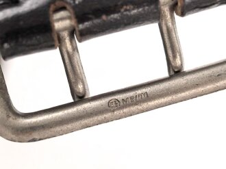 Zweidornkoppel für Führer von Parteiverbänden. Schwarzes Leder, Höhe 44mm, die Schließe und der Riemen mit RZM Markierung.  Gesamtlänge 112cm