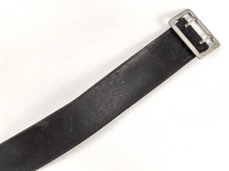 Zweidornkoppel für Führer bzw. Offiziere. Schwarzes Leder, Höhe 53mm, Gesamtlänge 101cm
