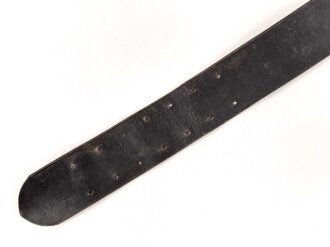 Zweidornkoppel für Führer bzw. Offiziere. Schwarzes Leder, Höhe 53mm, Gesamtlänge 101cm