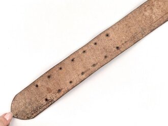 Zweidornkoppel für Führer bzw. Offiziere. Schwarzes Leder, Höhe 53mm, Gesamtlänge 101cm