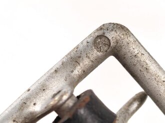 Zweidornkoppel für Führer bzw. Offiziere. Schwarzes Leder, Höhe 53mm, Gesamtlänge 101cm