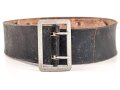 Zweidornkoppel für Führer bzw. Offiziere. Schwarzes Leder, Höhe 53mm, Gesamtlänge 101cm