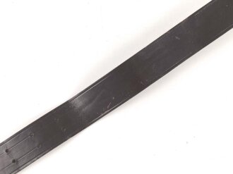 Zweidornkoppel für Führer von Parteiverbänden. Schwarzes Leder, Höhe 45mm, die vergoldete Schließe mit RZM Markierung.  Gesamtlänge 91cm