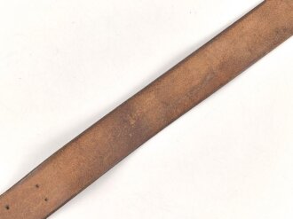 Zweidornkoppel für Führer von Parteiverbänden. Schwarzes Leder, Höhe 45mm, die vergoldete Schließe mit RZM Markierung.  Gesamtlänge 91cm