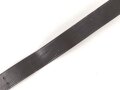 Zweidornkoppel für Führer von Parteiverbänden. Schwarzes Leder, Höhe 45mm, die vergoldete Schließe mit RZM Markierung.  Gesamtlänge 91cm
