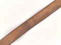 Zweidornkoppel für Führer von Parteiverbänden. Schwarzes Leder, Höhe 45mm, die vergoldete Schließe mit RZM Markierung.  Gesamtlänge 91cm