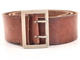 Zweidornkoppel für Offiziere des Heeres. Ungeschwärztes Leder, Höhe 49mm, Gesamtlänge 118cm