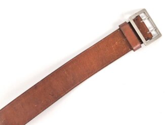 Zweidornkoppel für Offiziere des Heeres. Ungeschwärztes Leder, Höhe 49mm, Gesamtlänge 118cm
