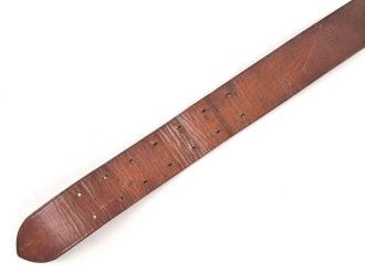 Zweidornkoppel für Offiziere des Heeres. Ungeschwärztes Leder, Höhe 49mm, Gesamtlänge 118cm