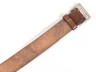 Zweidornkoppel für Offiziere des Heeres. Ungeschwärztes Leder, Höhe 49mm, Gesamtlänge 118cm