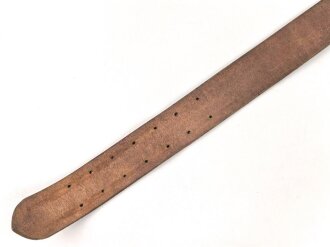 Zweidornkoppel für Offiziere des Heeres. Ungeschwärztes Leder, Höhe 49mm, Gesamtlänge 118cm