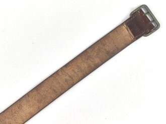 Zweidornkoppel für Führer von Parteiverbänden. Braunes Leder, Höhe 45mm, die Schließe  und der Riemen mit RZM Markierung.  Gesamtlänge 114cm