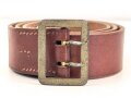 Zweidornkoppel für Generale des Heeres. Ungeschwärztes Leder, in 45mm Höhe, die Schliesse vergoldet. Gesamtlänge 111cm