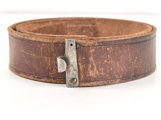 Koppelriemen für Angehörige von Parteiverbänden. Ungeschwärztes Leder, Gesamtlänge 95cm,  defekt