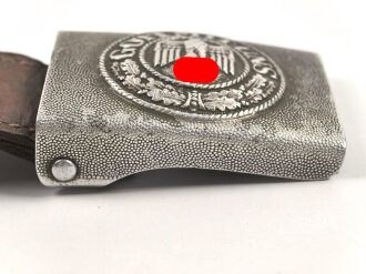 Koppelschloss für Mannschaften des Heeres. Aluminium,  an Lederzunge von Lehmann & W.Lindenberg Hannover 1937