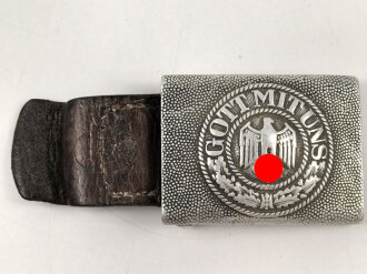 Koppelschloss für Mannschaften des Heeres. Aluminium,  an Lederzunge von 1937. das Hakenkreuz Breitgeklopft, aber noch sichtbar