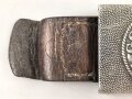 Koppelschloss für Mannschaften des Heeres. Aluminium,  an Lederzunge von 1937. das Hakenkreuz Breitgeklopft, aber noch sichtbar