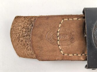 Luftwaffe, Koppelschloss für Mannschaften . Eisen, Originallack. Lederzunge von J.C. Maelicke Berlin 1941. Wohl ungetragenes Stück