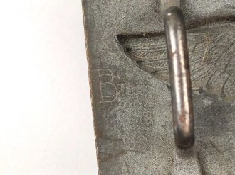 Koppelschloss für Angehörige des Luftschutz. Eisen lackiert, datiert 1942. Guter Zustand