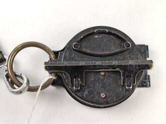 Marschkompass Wehrmacht an Fangriemen. Beides mit Hersteller MK , in gutem Gesamtzustand