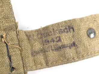 Brotbeutel  für Angehörige des Heeres. Getragenes Stück , datiert 1942. Im Deckel gestempelt " Eigentum der DRK ( Deutsches Rotes Kreuz) Landesstelle XVII Wien"