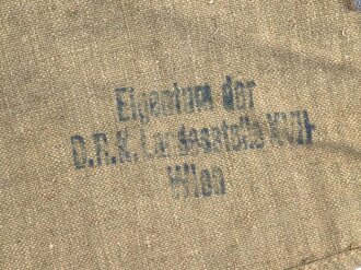 Brotbeutel  für Angehörige des Heeres. Getragenes Stück , datiert 1942. Im Deckel gestempelt " Eigentum der DRK ( Deutsches Rotes Kreuz) Landesstelle XVII Wien"