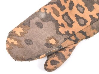 Einzelner Winterhandschuh für Angehörige der Waffen SS . Getragenes Stück, defekt
