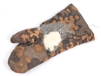 Einzelner Winterhandschuh für Angehörige der Waffen SS . Getragenes Stück, defekt
