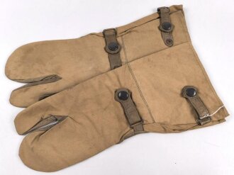 Paar Handschuhe für Kradmelder der Wehrmacht. Sandfarbenes, relativ dünnes Material, datiert 1943. Habe ich noch nie gesehen