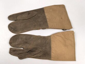 Paar Handschuhe für Kradmelder der Wehrmacht. Sandfarbenes, relativ dünnes Material, datiert 1943. Habe ich noch nie gesehen