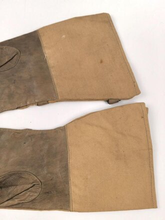 Paar Handschuhe für Kradmelder der Wehrmacht. Sandfarbenes, relativ dünnes Material, datiert 1943. Habe ich noch nie gesehen