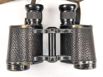 Dienstglas 6 x 30 Wehrmacht. Frühes Stück von Spindler & Hoyer Göttingen, mit defektem Trageriemen und Regenschutzdeckel. Klare Durchsicht, deutliche Strichplatte