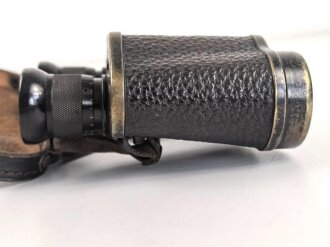 Dienstglas 6 x 30 Wehrmacht. Frühes Stück von Spindler & Hoyer Göttingen, mit defektem Trageriemen und Regenschutzdeckel. Klare Durchsicht, deutliche Strichplatte