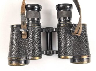 Dienstglas 6 x 30 Wehrmacht. Frühes Stück von Spindler & Hoyer Göttingen, mit defektem Trageriemen und Regenschutzdeckel. Klare Durchsicht, deutliche Strichplatte