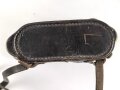 Dienstglas 6 x 30 Wehrmacht. Frühes Stück von Spindler & Hoyer Göttingen, mit defektem Trageriemen und Regenschutzdeckel. Klare Durchsicht, deutliche Strichplatte