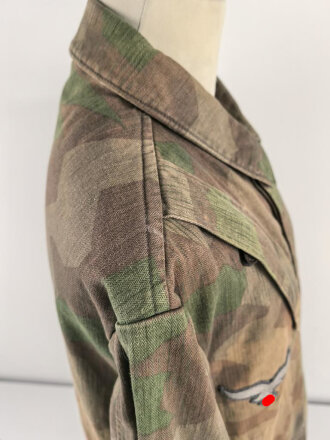 Fallschirmjäger "Knochensack" Ältere Museumsanfertigung, der Brustadler original ?
