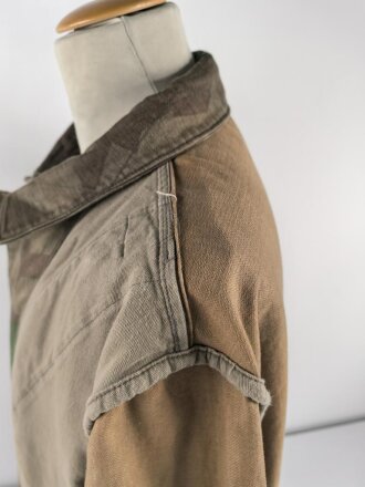 Fallschirmjäger "Knochensack" Ältere Museumsanfertigung, der Brustadler original ?