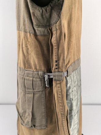 Fallschirmjäger "Knochensack" Ältere Museumsanfertigung, der Brustadler original ?