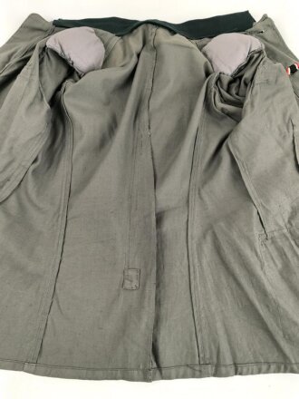 Heer, Feldbluse Modell 1936 aus leichten Sommerstoff. Eigentumstück für einen Offizier in der Heeresverwaltung. Sehr guter Zustand, alle Effekten original vernäht