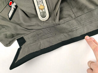 Heer, Feldbluse Modell 1936 aus leichten Sommerstoff. Eigentumstück für einen Offizier in der Heeresverwaltung. Sehr guter Zustand, alle Effekten original vernäht