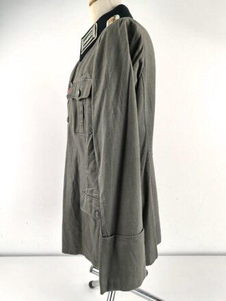 Heer, Feldbluse Modell 1936 aus leichten Sommerstoff. Eigentumstück für einen Offizier in der Heeresverwaltung. Sehr guter Zustand, alle Effekten original vernäht