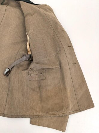 Heer, Feldbluse Modell 1936 für einen Leutnant der Artillerie. Ausführung in leichtem Sommerstoff. Leicht getragenes Eigentumstück, die Effekten vermutlich neuzeitlich wieder angenäht