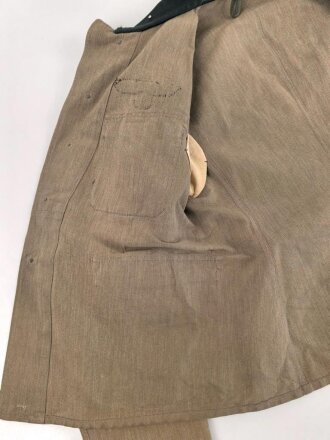 Heer, Feldbluse Modell 1936 für einen Leutnant der Artillerie. Ausführung in leichtem Sommerstoff. Leicht getragenes Eigentumstück, die Effekten vermutlich neuzeitlich wieder angenäht