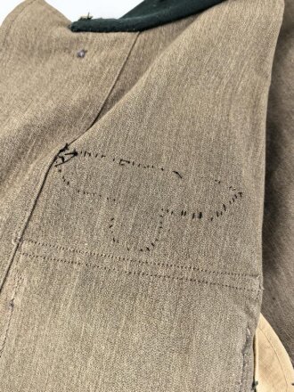 Heer, Feldbluse Modell 1936 für einen Leutnant der Artillerie. Ausführung in leichtem Sommerstoff. Leicht getragenes Eigentumstück, die Effekten vermutlich neuzeitlich wieder angenäht