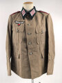 Heer, Feldbluse Modell 1936 für einen Leutnant der Artillerie. Ausführung in leichtem Sommerstoff. Leicht getragenes Eigentumstück, die Effekten vermutlich neuzeitlich wieder angenäht