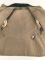 Heer, Feldbluse Modell 1936 für einen Leutnant der Artillerie. Ausführung in leichtem Sommerstoff. Leicht getragenes Eigentumstück, die Effekten vermutlich neuzeitlich wieder angenäht