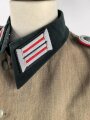 Heer, Feldbluse Modell 1936 für einen Leutnant der Artillerie. Ausführung in leichtem Sommerstoff. Leicht getragenes Eigentumstück, die Effekten vermutlich neuzeitlich wieder angenäht