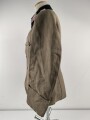 Heer, Feldbluse Modell 1936 für einen Leutnant der Artillerie. Ausführung in leichtem Sommerstoff. Leicht getragenes Eigentumstück, die Effekten vermutlich neuzeitlich wieder angenäht